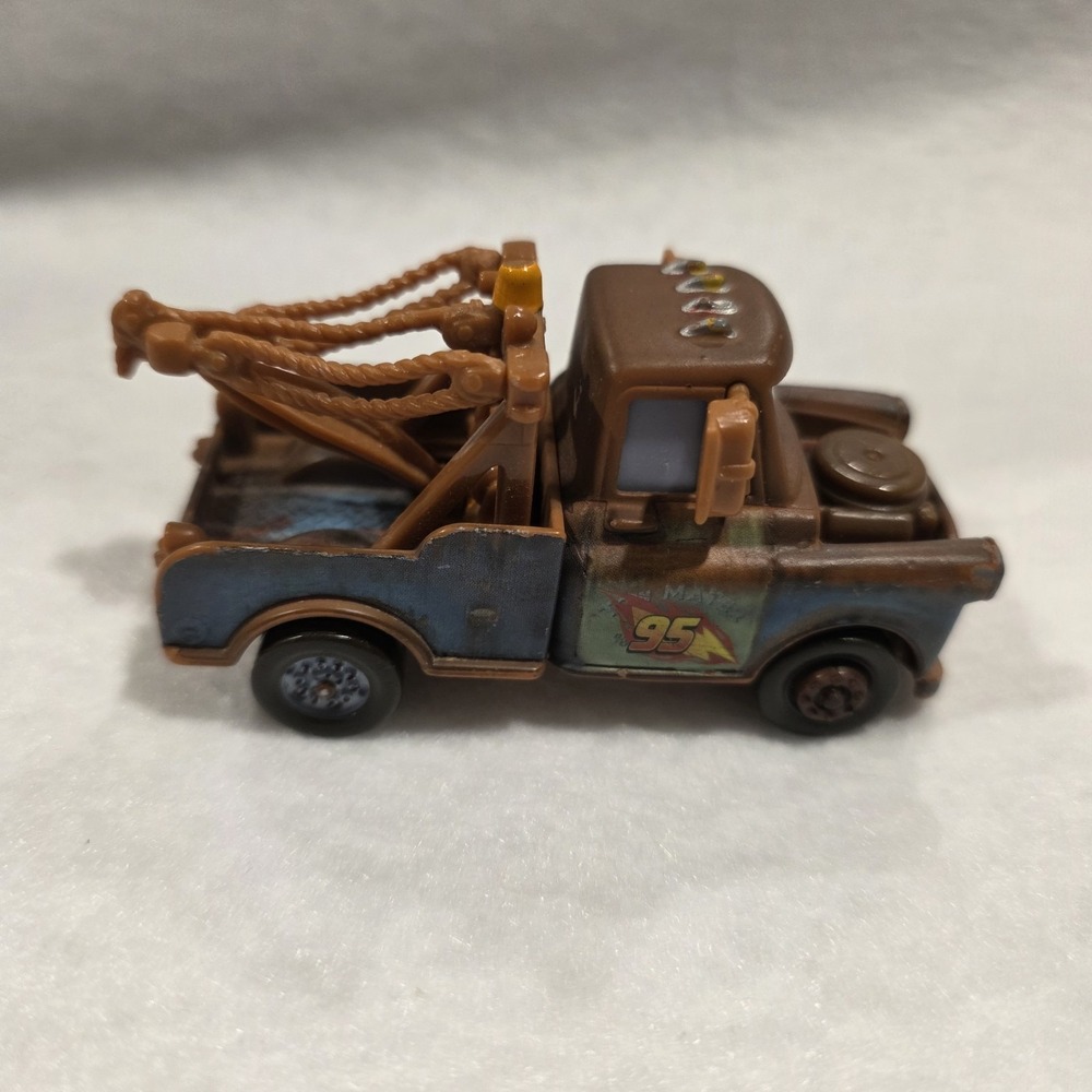 Disney Pixar Cars 2 Race Team Mater Tow Truck 3" Figure Diecast 1:55‎ V2798 - Picture 5 of 6